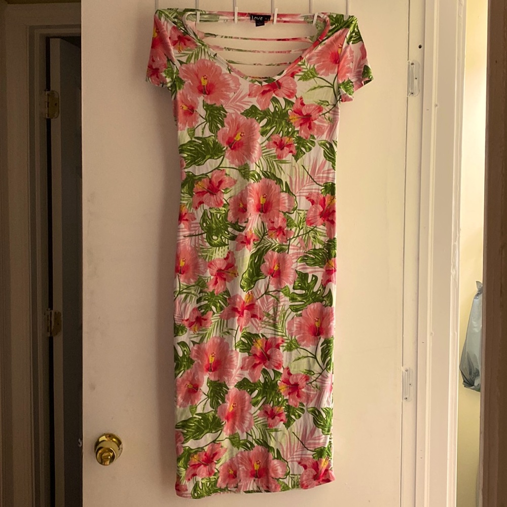 Size large flower dress with open slots in back v neck front